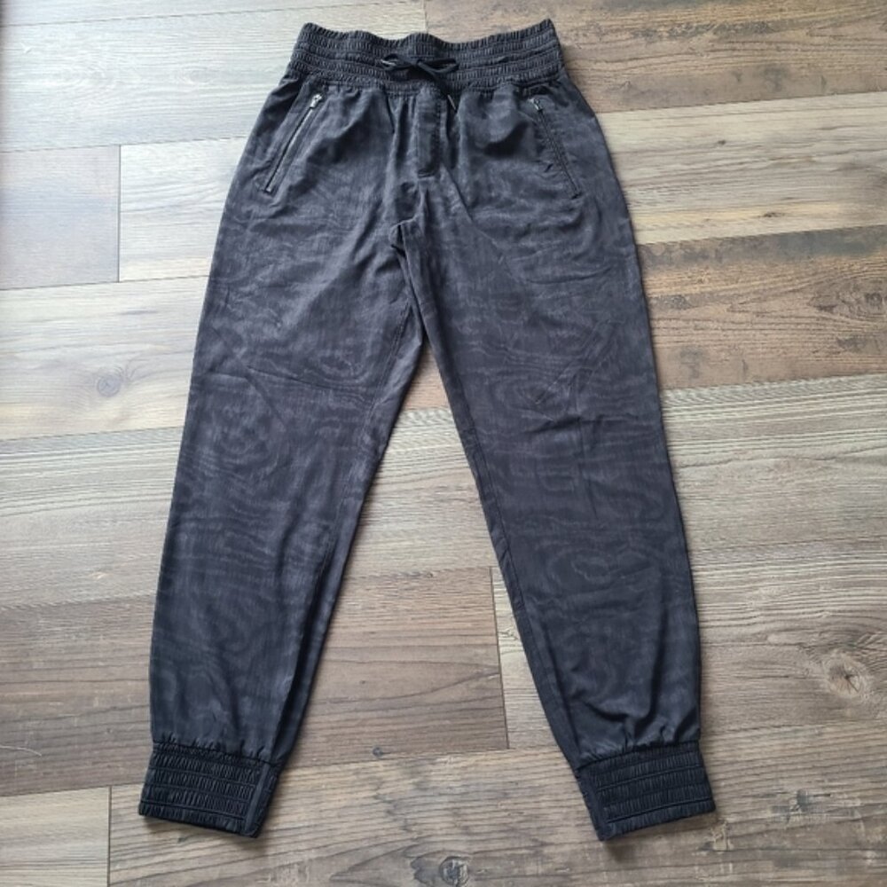 Athleta Camden Printed Satin Joggers Pants Zip Pockets High Waist Womens Size 2